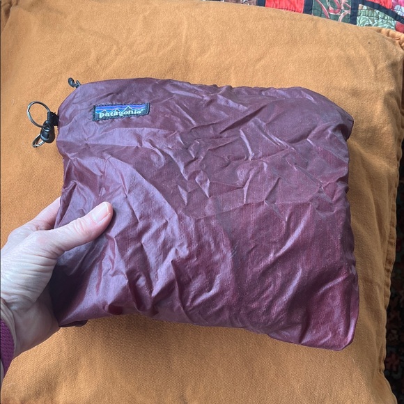 Patagonia Maroon bag ideal for travel 🧳 - Picture 14 of 14